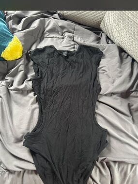 SHEIN Black Cutout Bodysuit